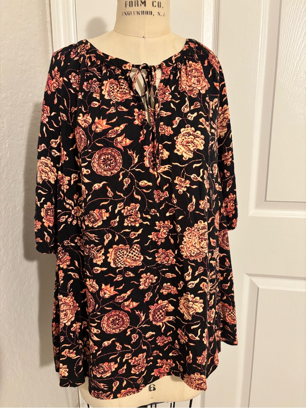Ava & Viv Black Tunic with Coral Floral Print and Tie Neck